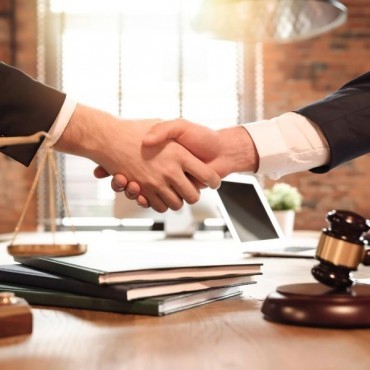 Advogado Empresarial em Professor Jamil