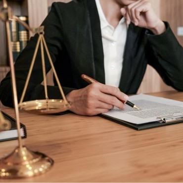 Advogado Especialista em Inversão de Guarda em Professor Jamil